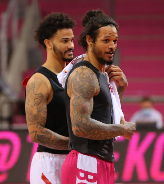 她凭借稳定 她凭借稳定