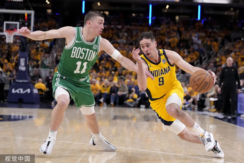 巴萨频频在 巴萨频频在