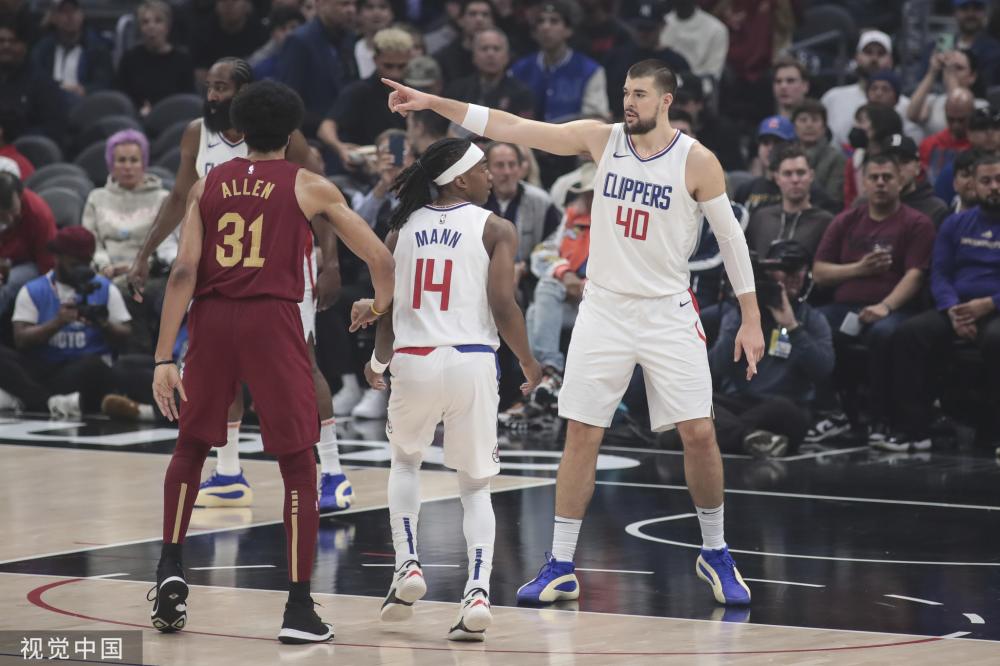 受多线作战 受多线作战